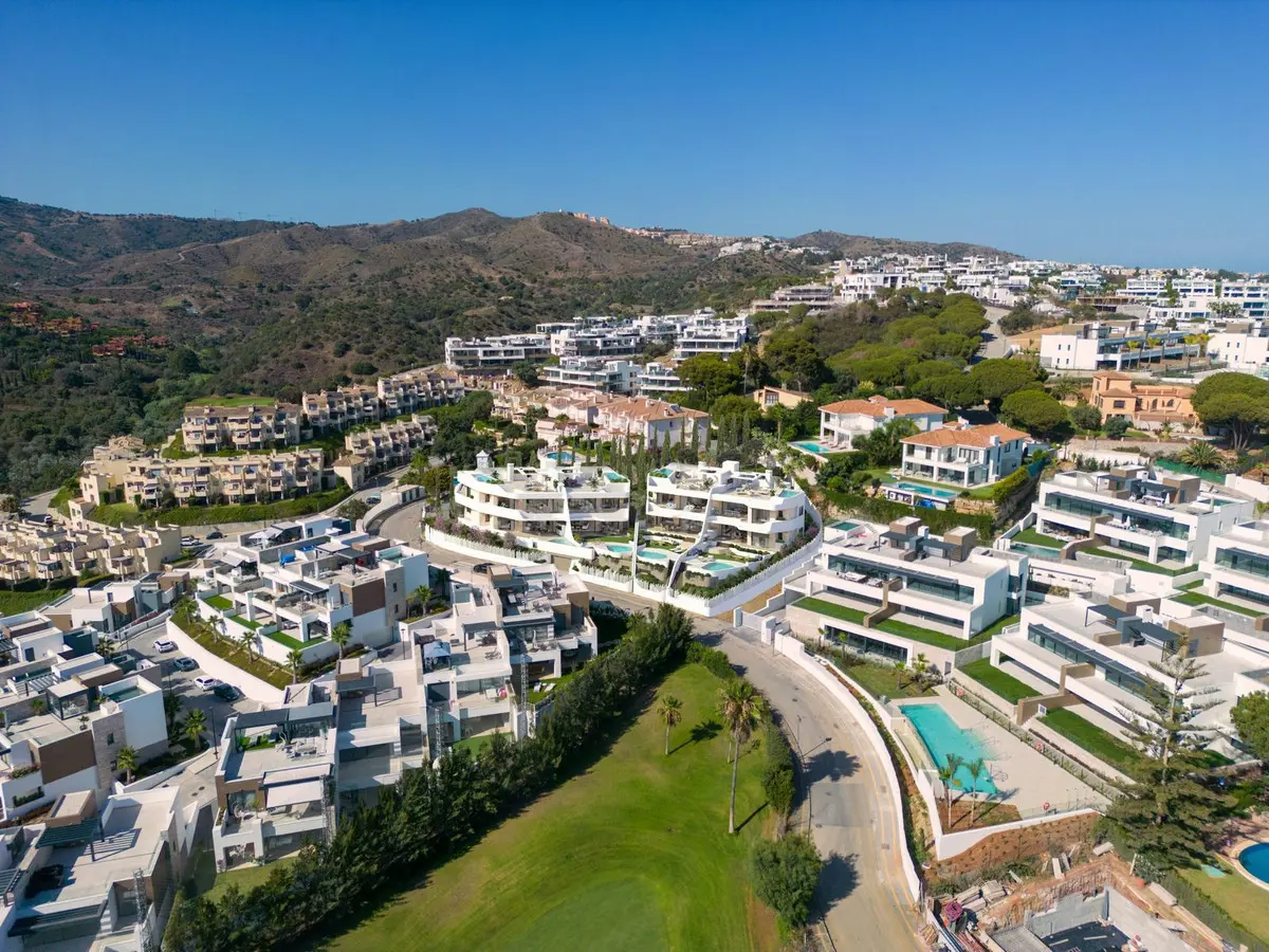 R5003044 - 3 Bedroom Villa in Marbella, Malaga R5003044 - 3 Bedroom Villa in Marbella, Malaga