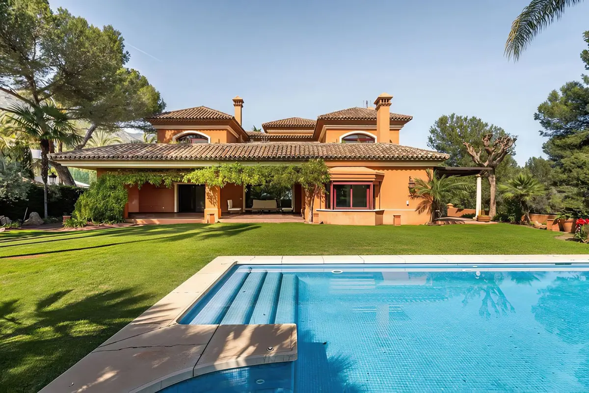 R5011699 - 5 Bedroom Villa in Marbella, Malaga R5011699 - 5 Bedroom Villa in Marbella, Malaga