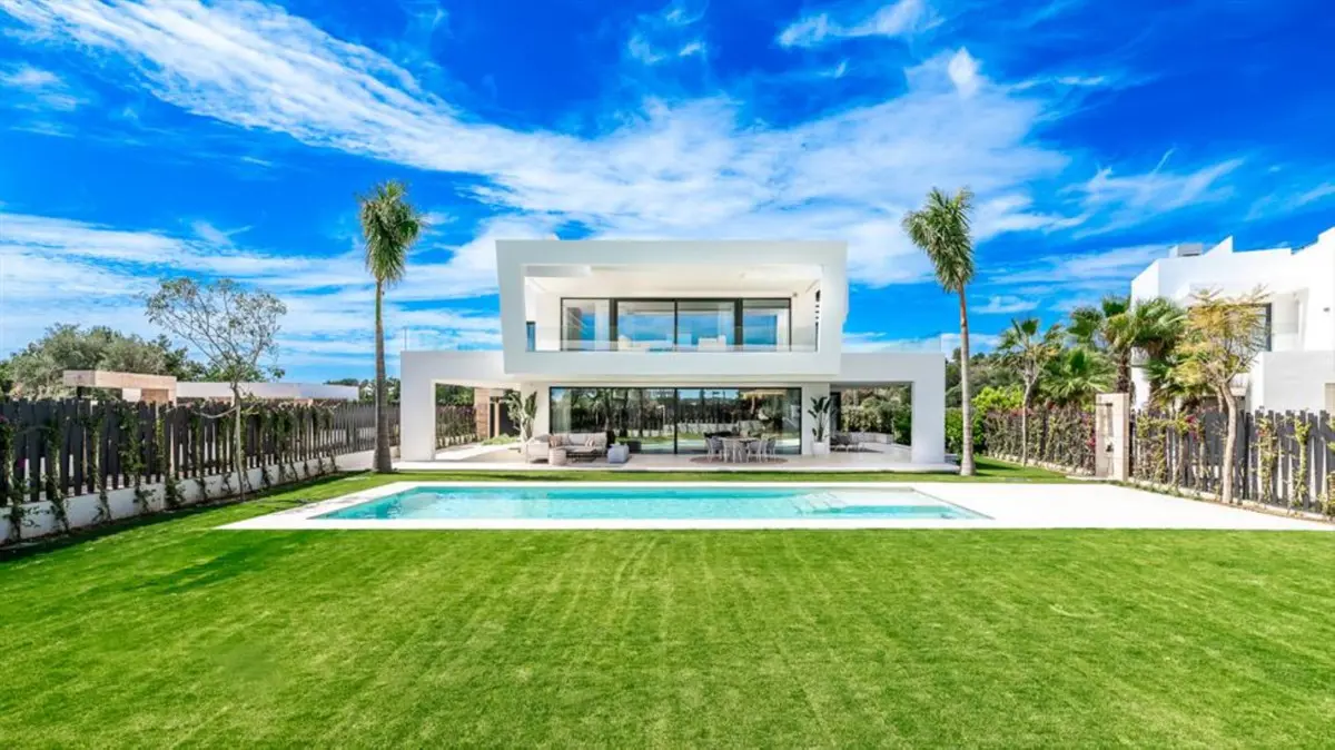 R4709080 - 5 Bedroom Villa in Marbella, Malaga R4709080 - 5 Bedroom Villa in Marbella, Malaga