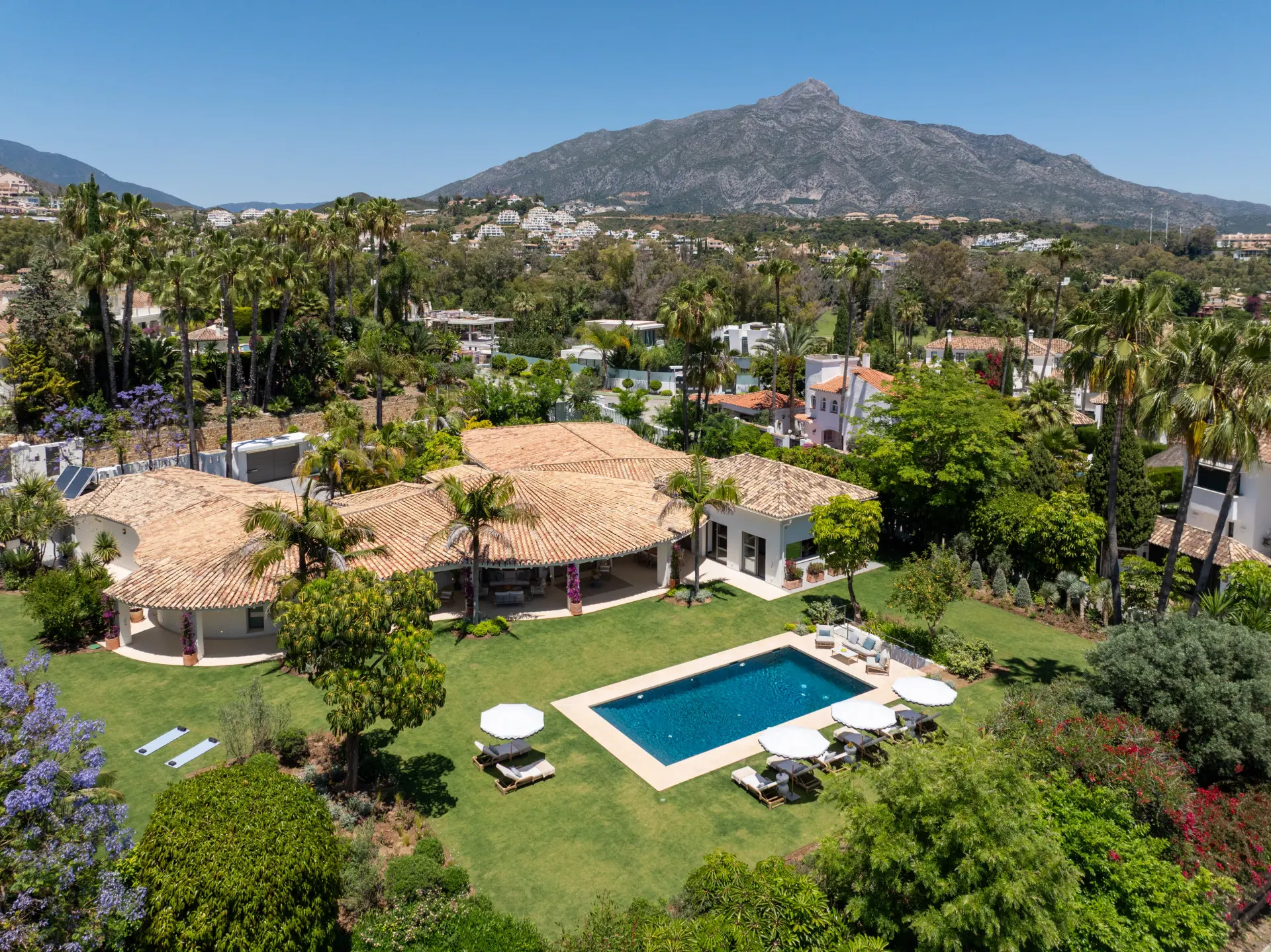 951-00186P - 5 Bedroom Villa in Marbella, Malaga 951-00186P - 5 Bedroom Villa in Marbella, Malaga